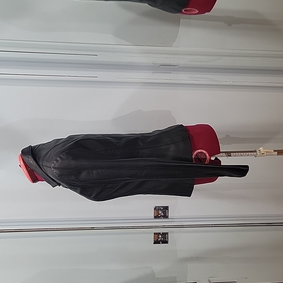 Danier Black Fitted Jacket - Picture 2 of 10